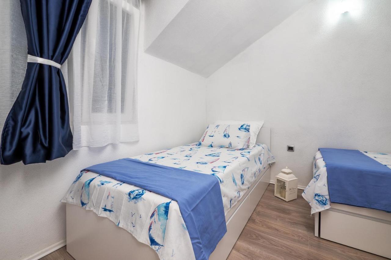 Holiday Home Beyla Pucisca Kültér fotó