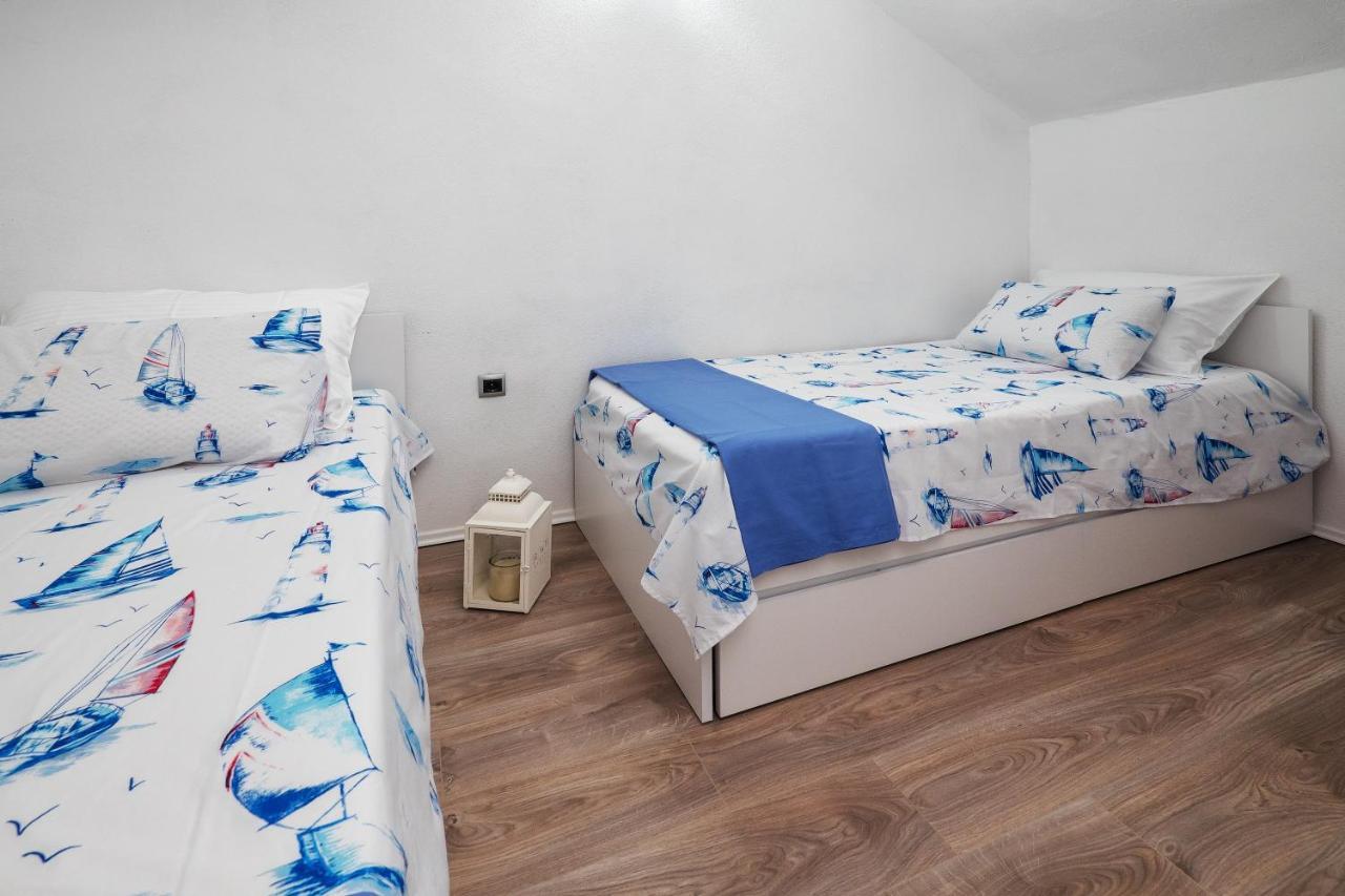 Holiday Home Beyla Pucisca Kültér fotó