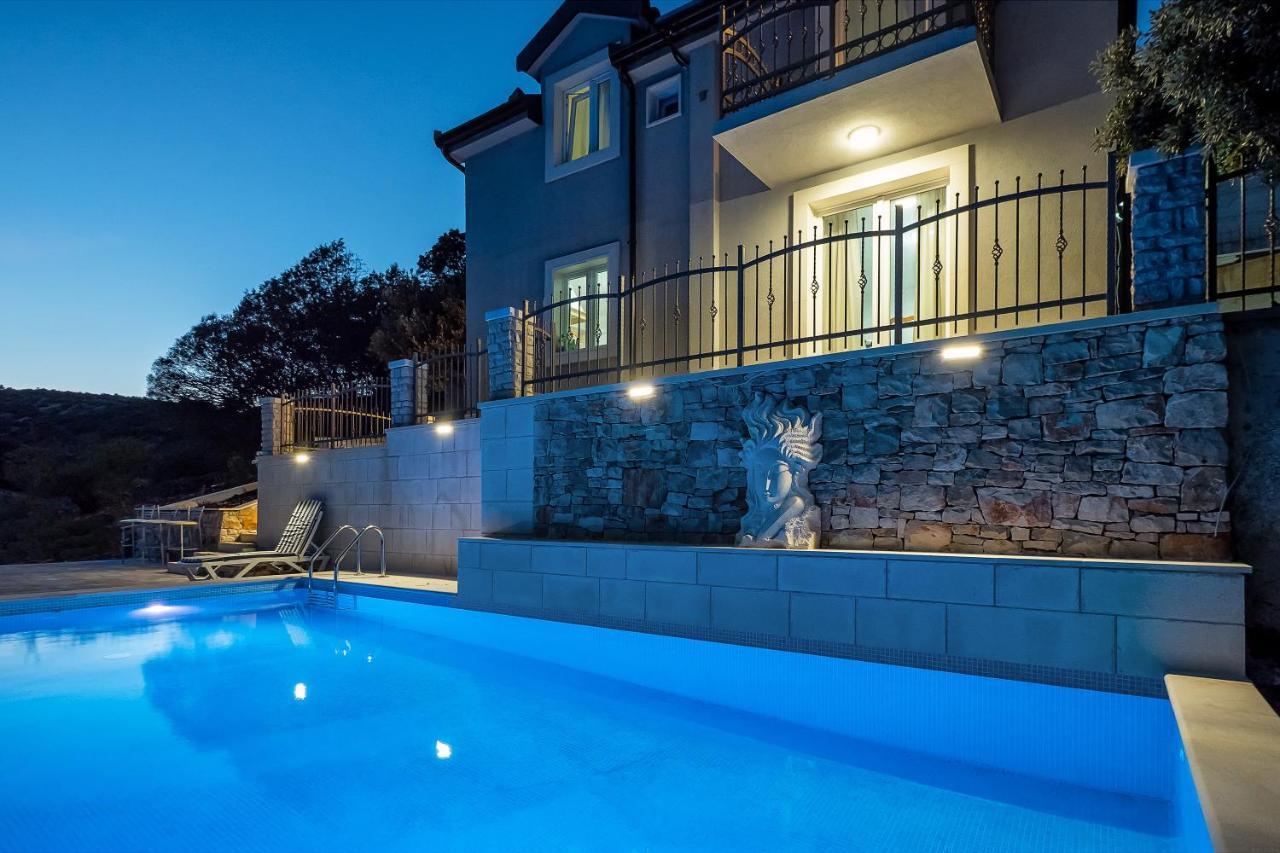 Holiday Home Beyla Pucisca Kültér fotó