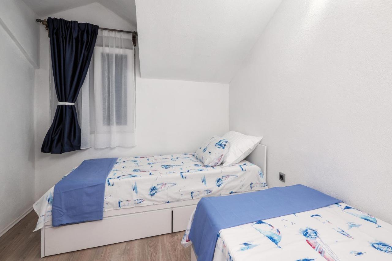Holiday Home Beyla Pucisca Kültér fotó